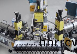 自(zi)動(dong)化(hua)生(sheng)産線